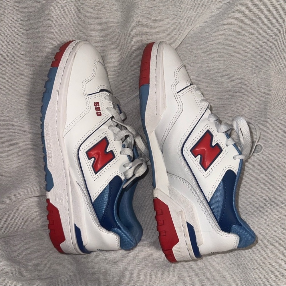 New Balance 550 White True Atlantic Blue Sneakers. Size 7 Women’s. Like new!